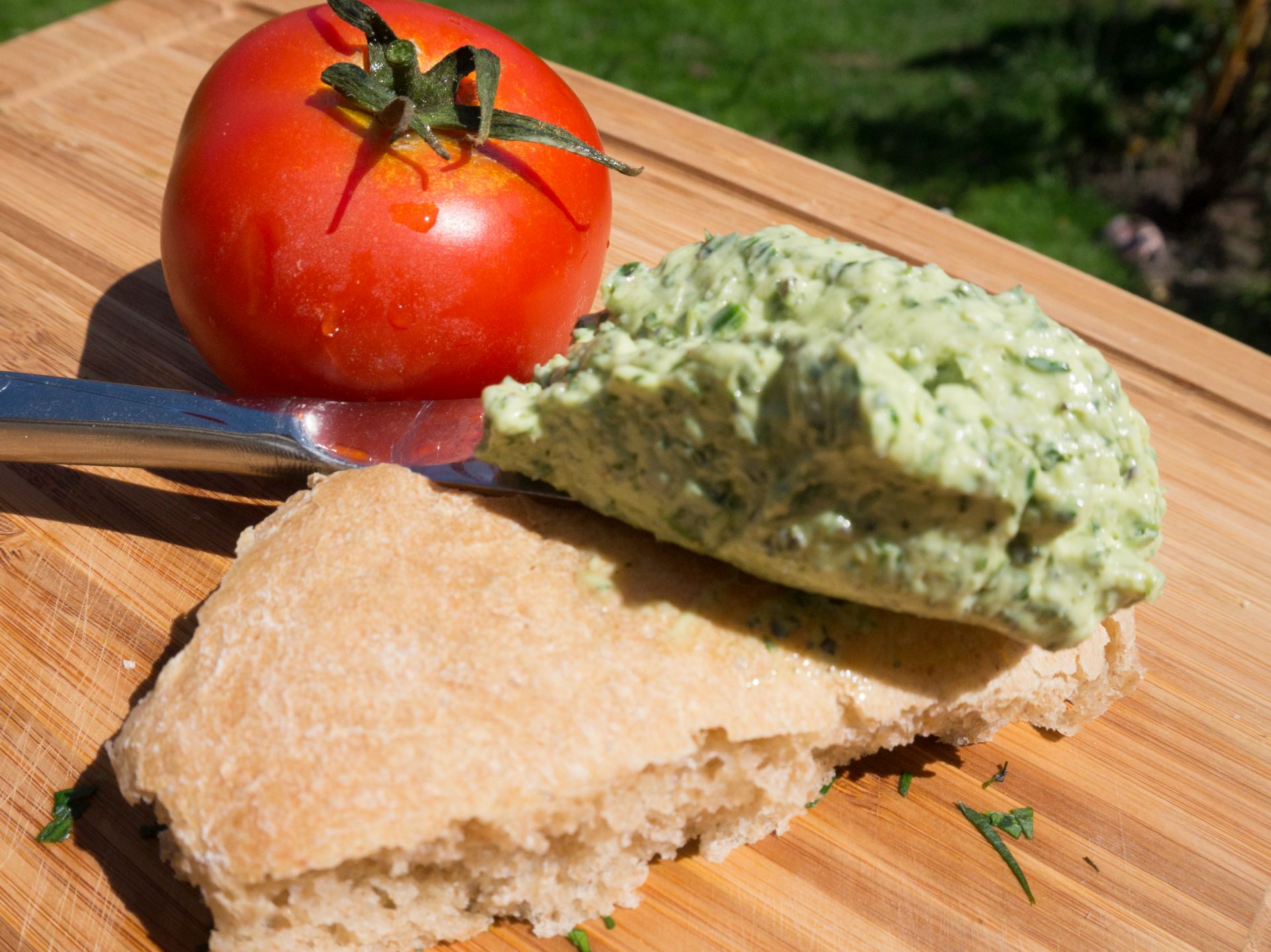 Cremige Kräuterbutter perfekt zum Grillen - Der Bio Koch