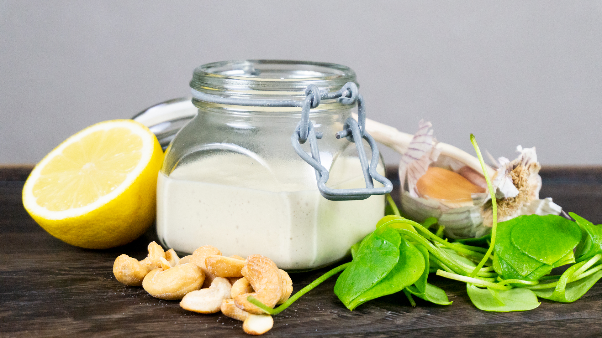 Cashew-Zitronen-Dressing: Leckere cremige Salatsoße - Der Bio Koch