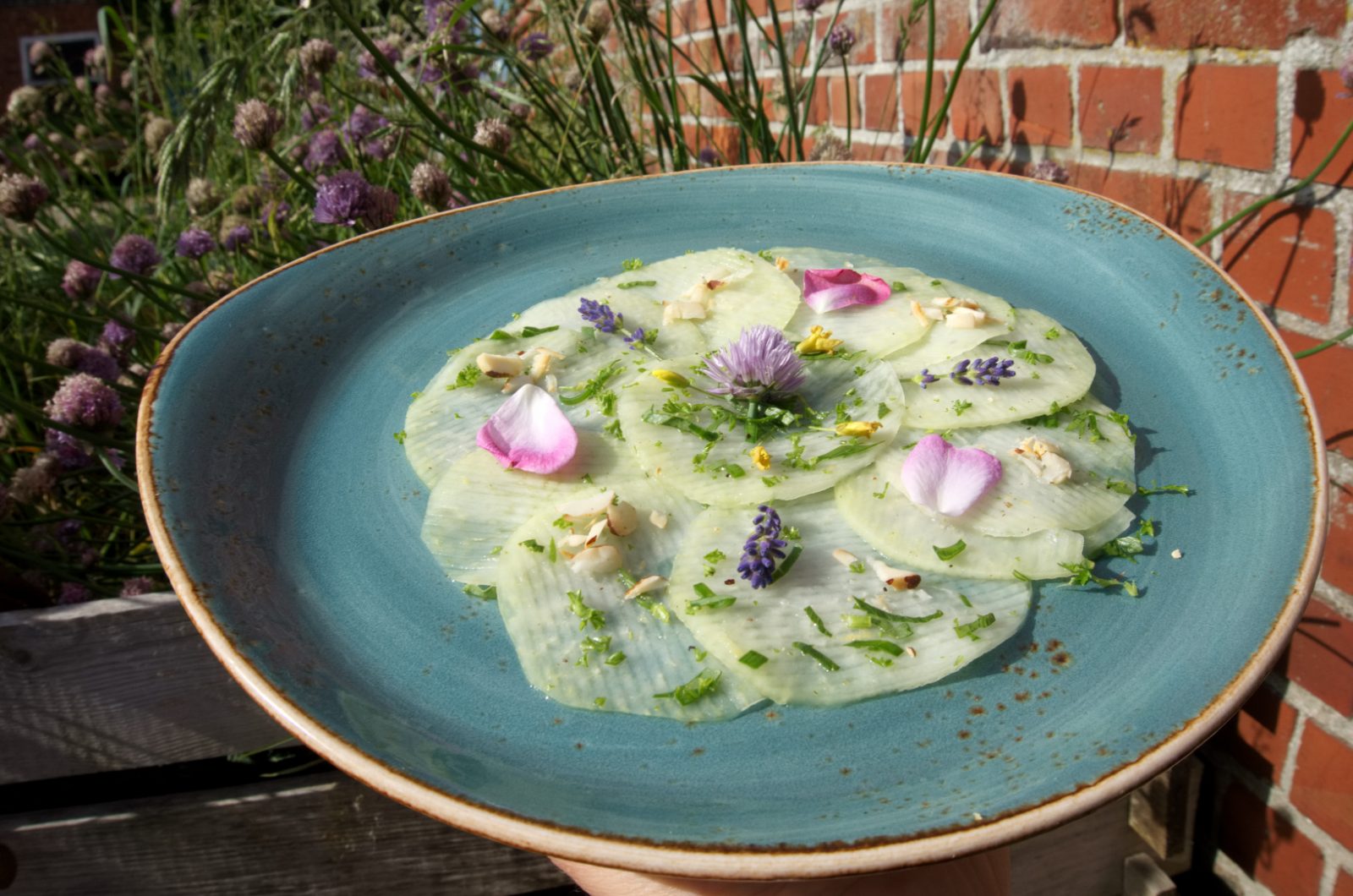 Sommerlicher Genuss: Kohlrabi Carpaccio Rezept - Der Bio Koch Sommerlicher Genuss: Kohlrabi Carpaccio Rezept - Der Bio Koch