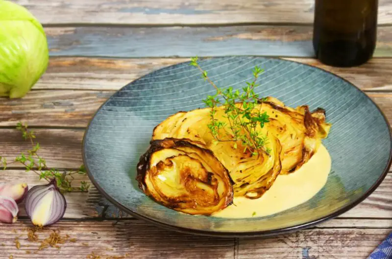 Köstliche Weißkohl-Steaks aus dem Ofen￼